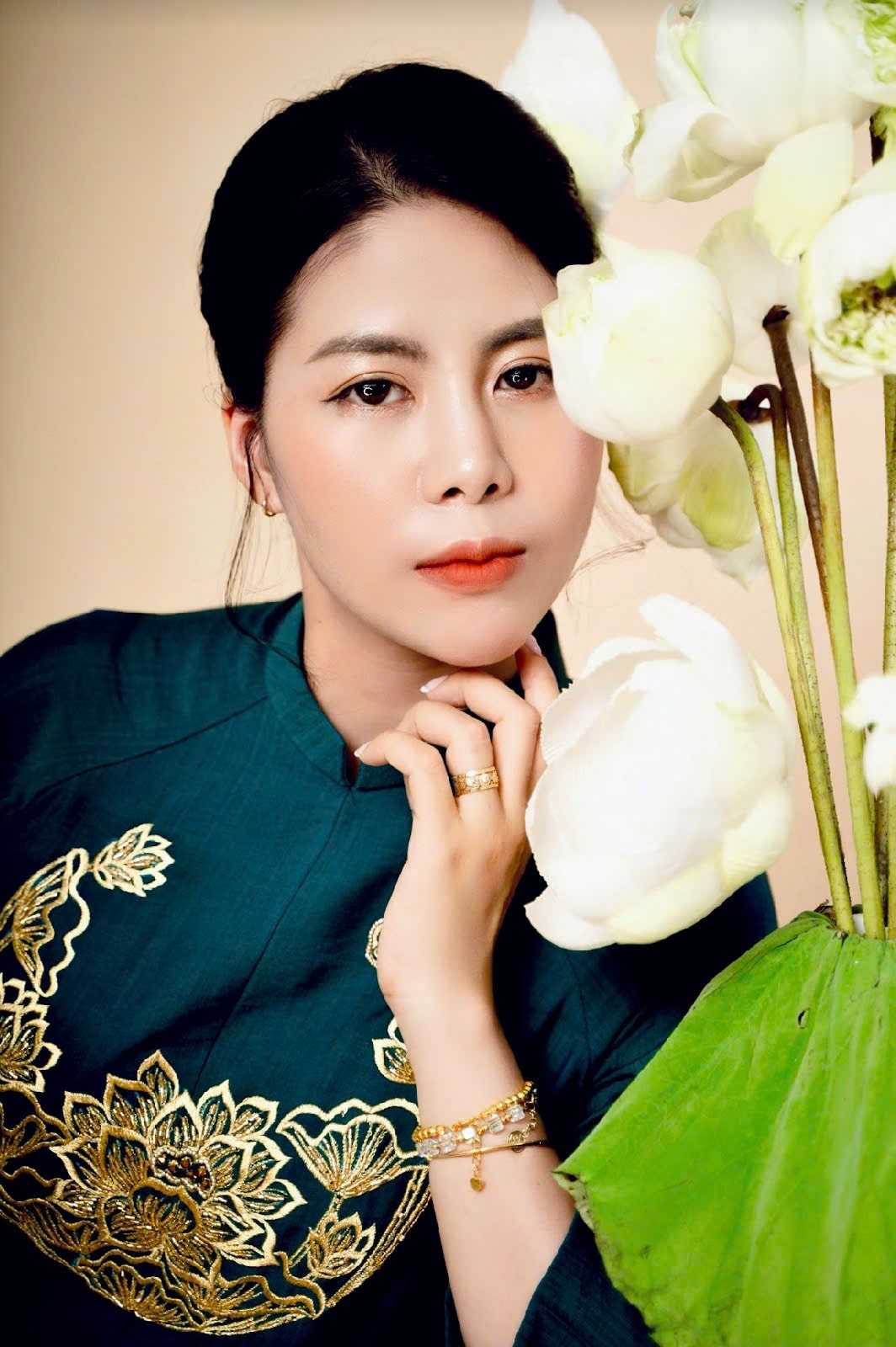 NTK Linh Thảo: Kể chuyện văn hóa Việt qua từng thiết kế lễ phục