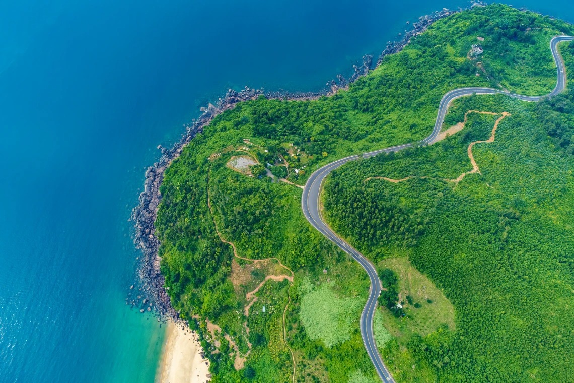 Đèo Hải Vân dài 20 km, cao 500 m so với mực nước biển Đèo Hải Vân dài 20 km, cao 500 m so với mực nước biển